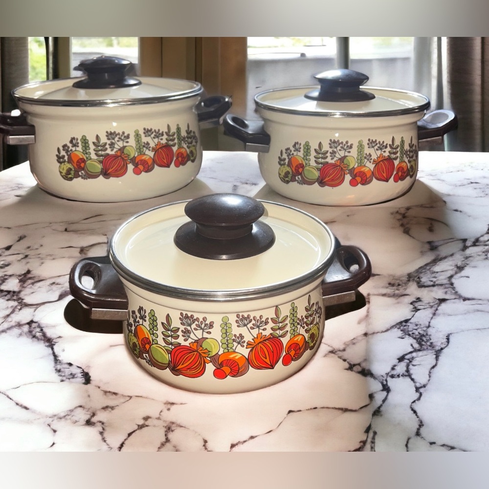 Vintage Mod Enamel Vegetable Sauce pans